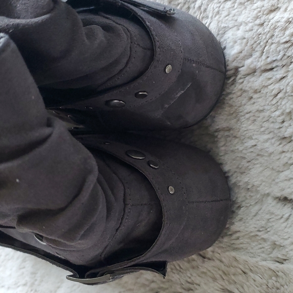 Chinese Laundry Dark Grey Flat Ankle Booties Strap and Rivet Detailing Size 7.5 - Picture 3 of 7